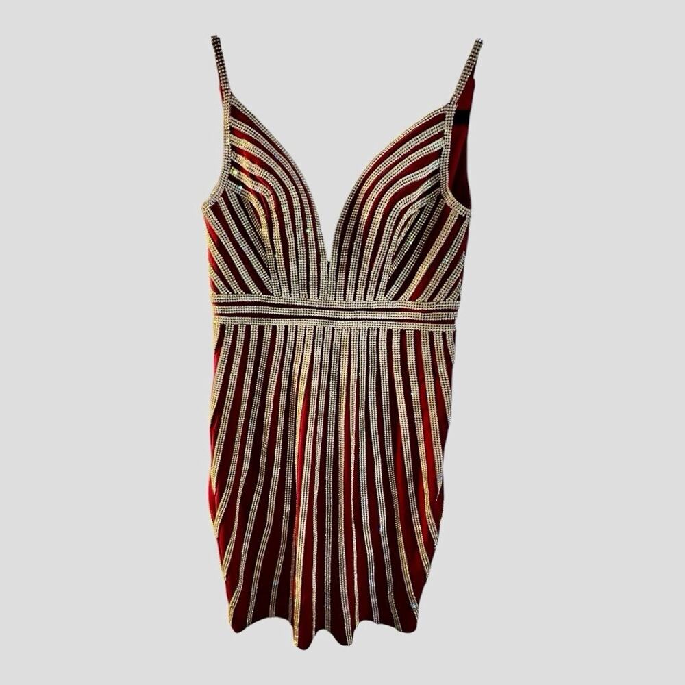 JOVANI SHORT & COCKTAIL 55640 in Burgundy with gold beating, size 00